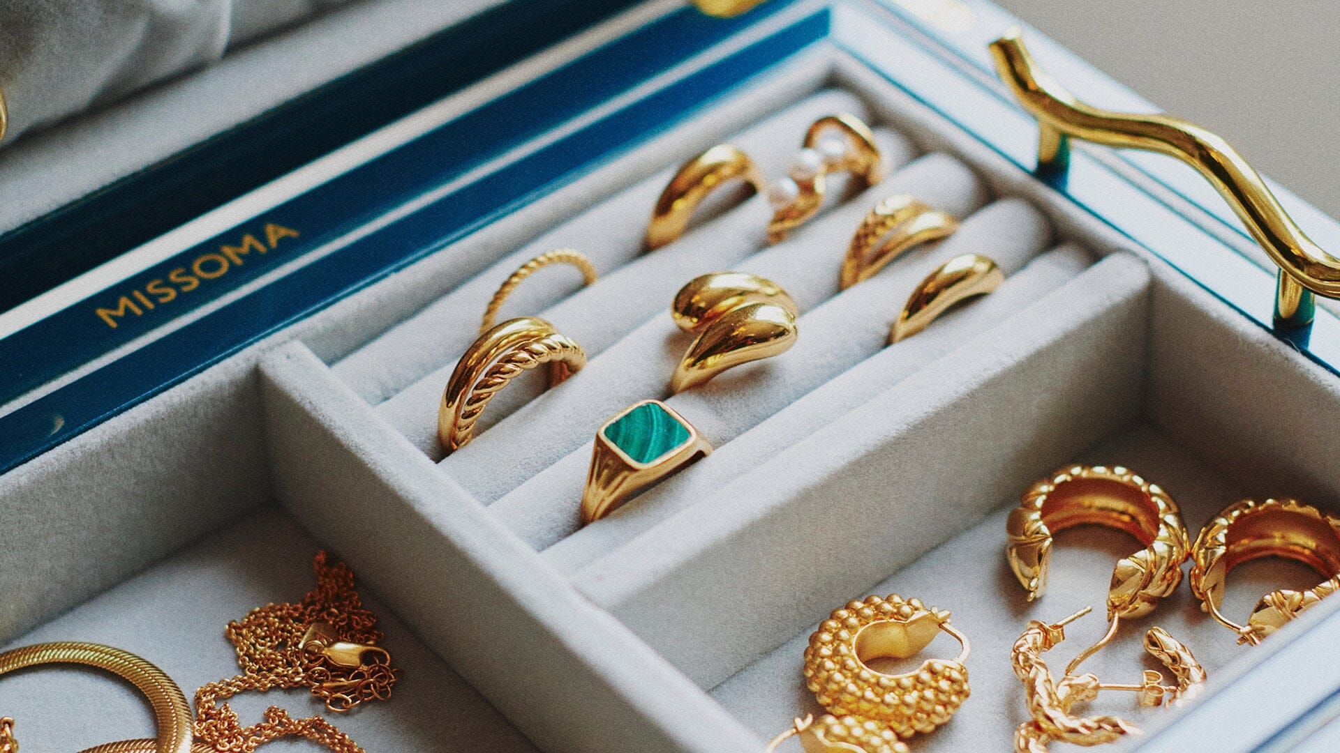 671fa55866812368daf6eb6a_a-guide-to-cleaning-maintaining-your-favourite-pieces-of-jewellery-474154