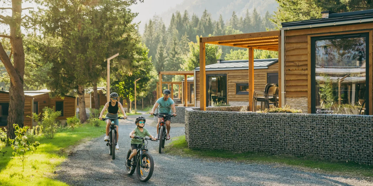 675072d0bce0e39607c21b92_EuroParcs_Pressegger_See_Family_Mountainbike_Accommodations_Mountains.jpg